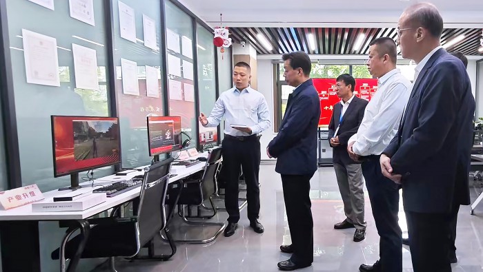 副省長(cháng)陳得(de)信調研甘肅柏隆科(kē)技(jì)公司